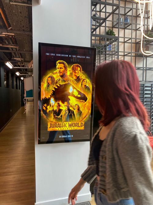 digital signage screen hospital