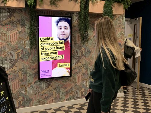 digital signage screen hospital