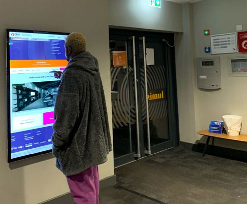 digital signage screen hospital