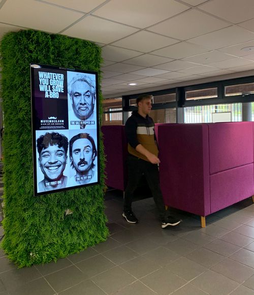 digital signage screen hospital