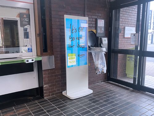 digital signage screen hotel