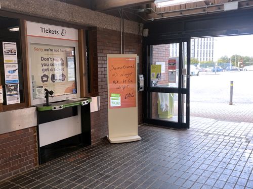 digital signage screen hotel