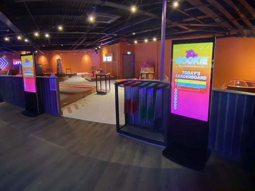 digital signage screen hotel