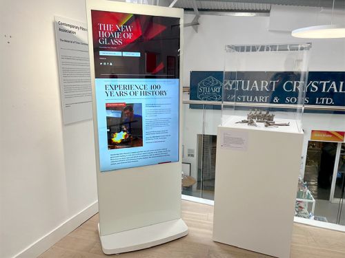 digital signage screen hotel