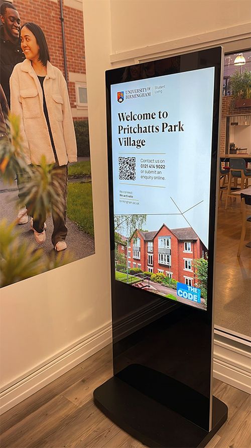 digital signage screen hotel