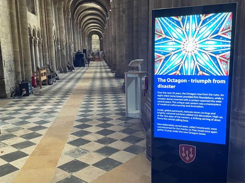 digital signage screen hotel