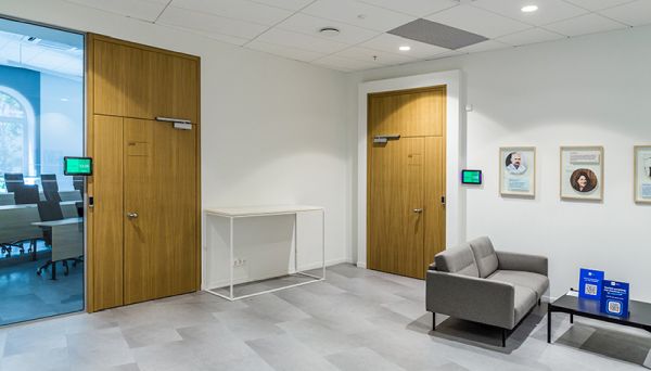 digital signage screen food shop supermarket