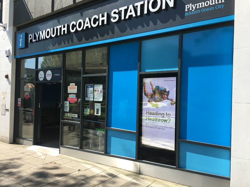 digital signage screen window display tech store