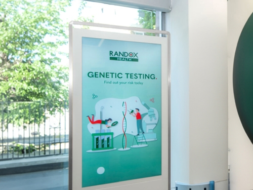 digital signage screen ultra high brightness