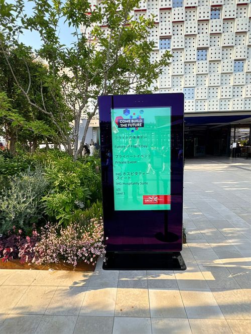 digital signage screens outdoor public square