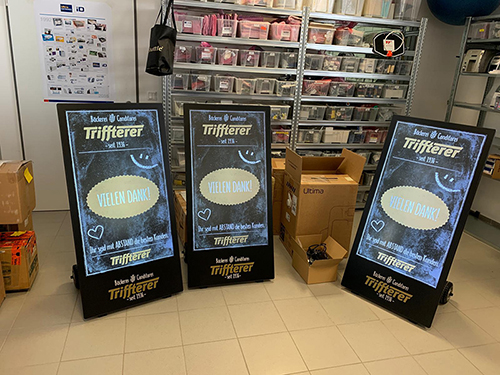 digital signage screen large monitor