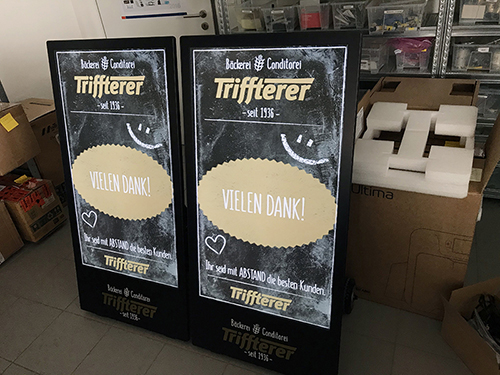 digital signage screen large monitor