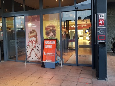 digital signage screen large monitor