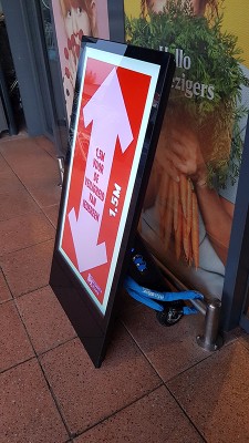 digital signage screen large monitor