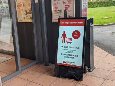 digital signage screen large monitor