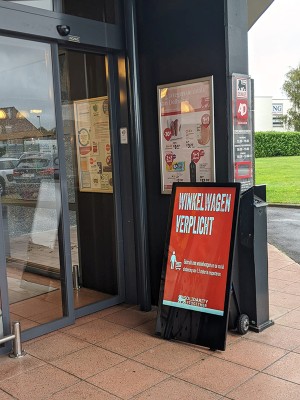 digital signage screen large monitor