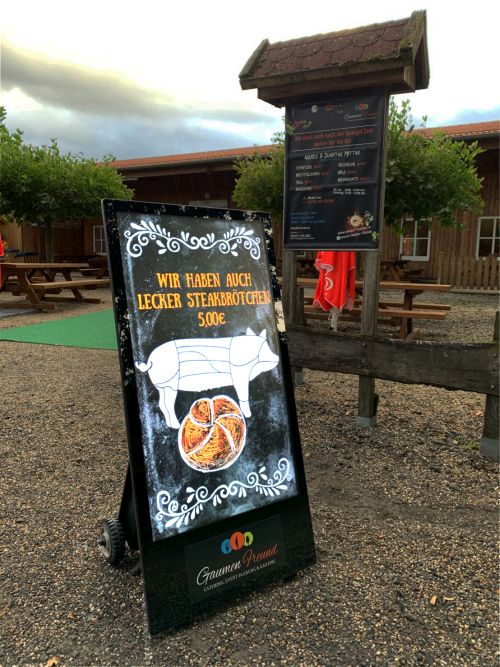 digital signage screen large monitor