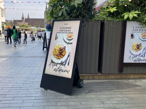 digital signage screen large monitor