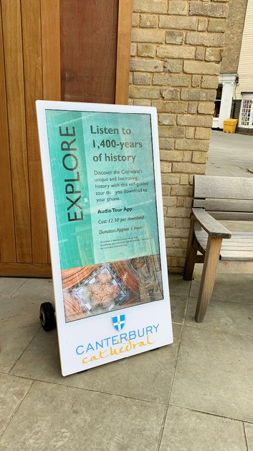 digital signage screen large monitor