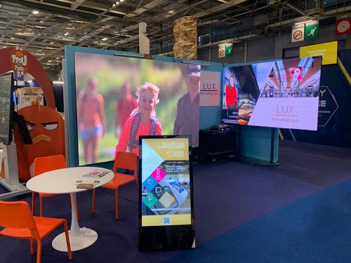 digital signage screen large monitor