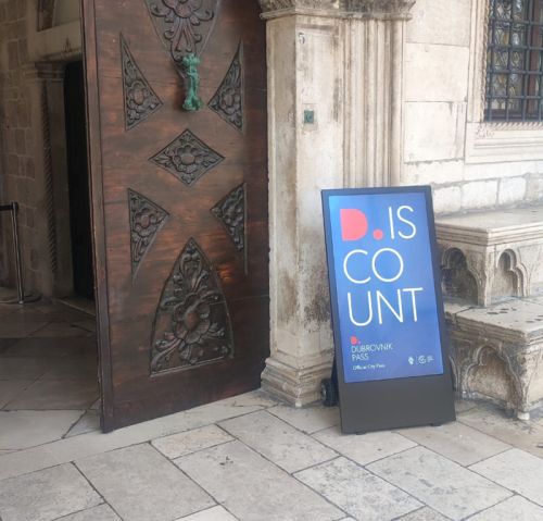 digital signage screen large monitor