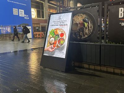 digital signage screen large monitor