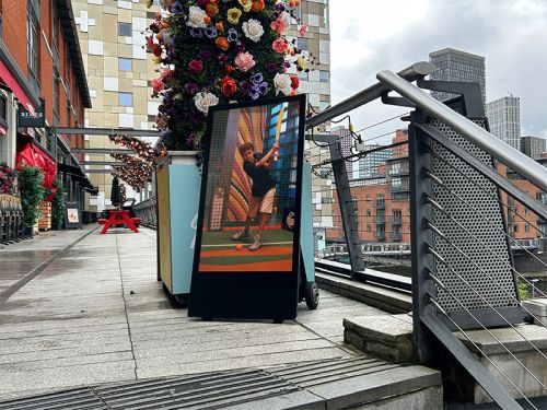 digital signage screen large monitor