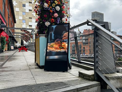 digital signage screen large monitor