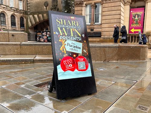 digital signage screen large monitor