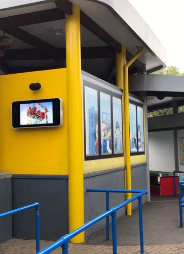 digital signage screens outdoor