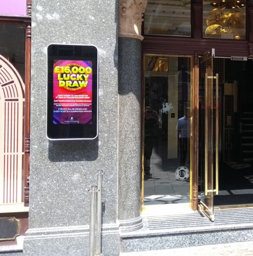 digital signage screens outdoor