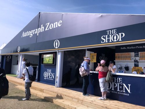 digital signage screens outdoor