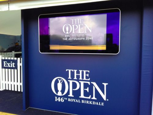 digital signage screens outdoor