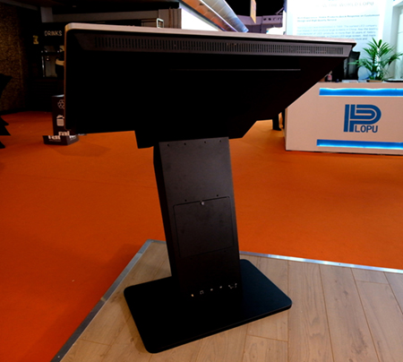 digital signage screens touch screen kiosk