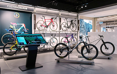 digital signage screens touch screen kiosk