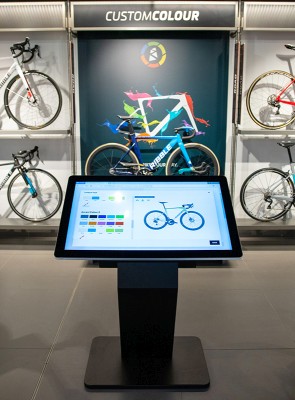 digital signage screens touch screen kiosk