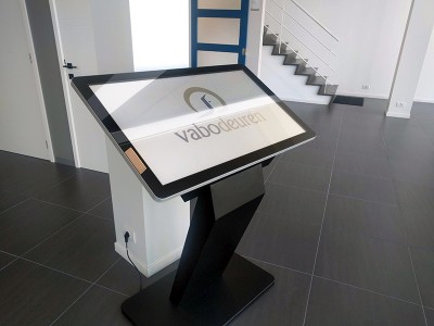 digital signage screens touch screen kiosk