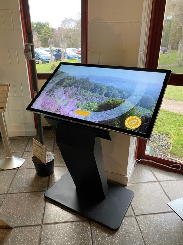 digital signage screens touch screen kiosk