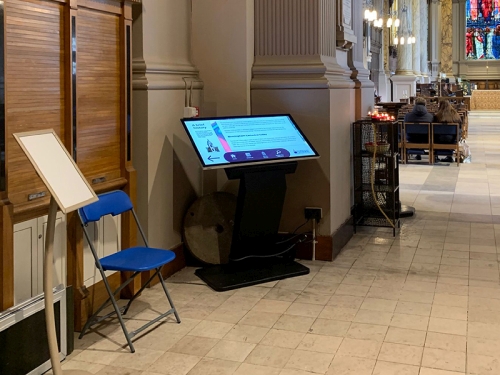 digital signage screens touch screen kiosk