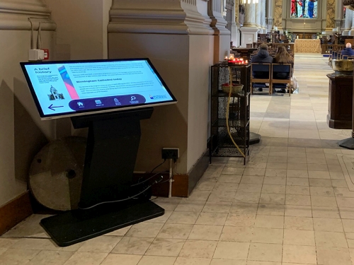 digital signage screens touch screen kiosk