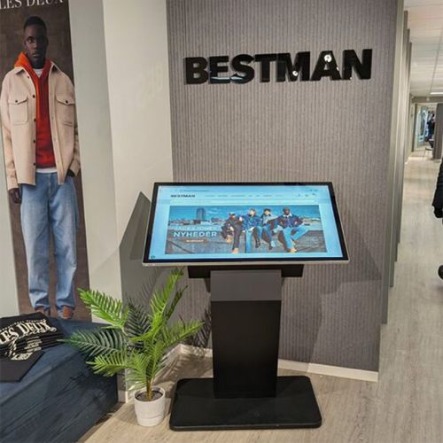 digital signage screens touch screen kiosk