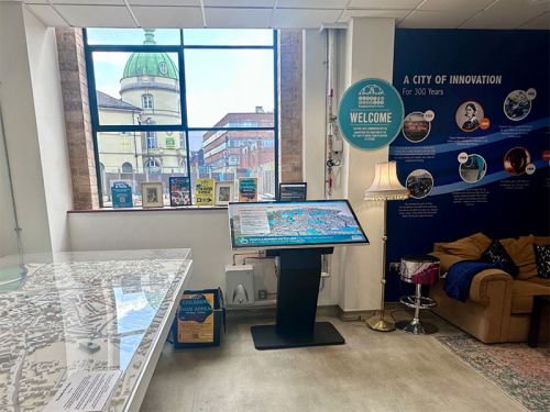 digital signage screens touch screen kiosk