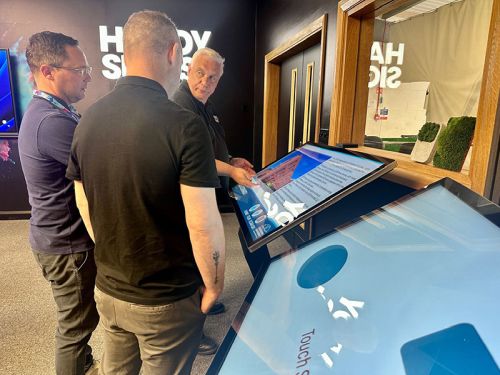 digital signage screens touch screen kiosk