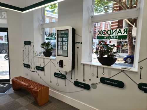 digital signage screens touch screen alluminium bezel