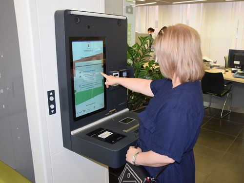 digital signage screens touch screen hospital