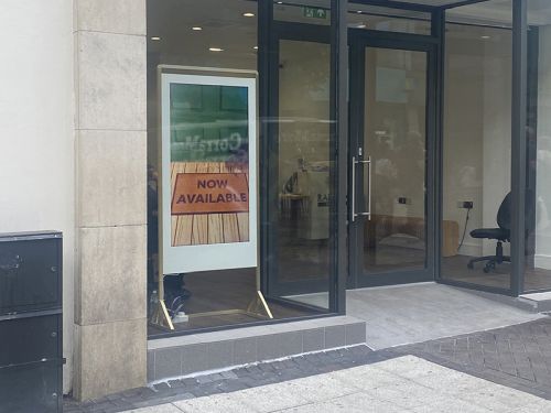 digital signage screen ultra high brightness