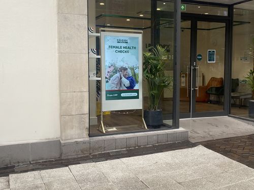 digital signage screen ultra high brightness