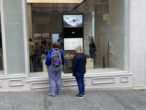 digital signage screen ultra high brightness double sided