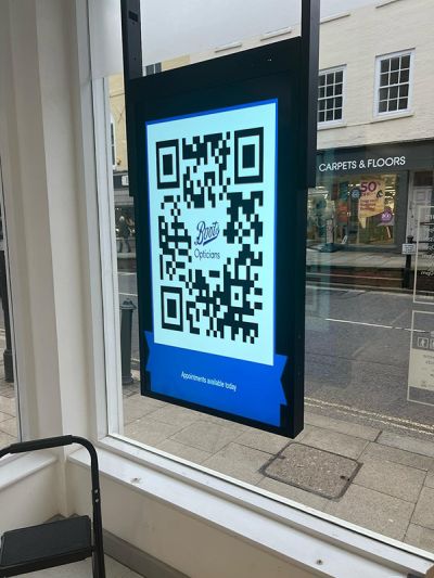 digital signage screen ultra high brightness double sided