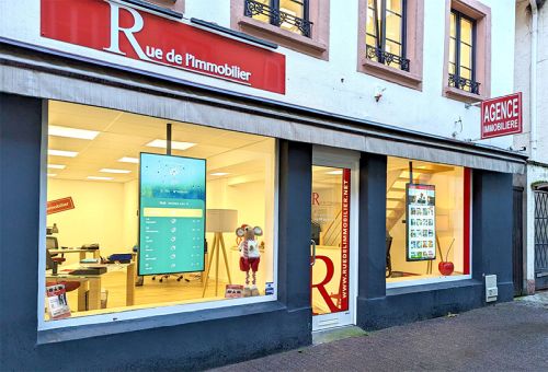 digital signage screen ultra high brightness